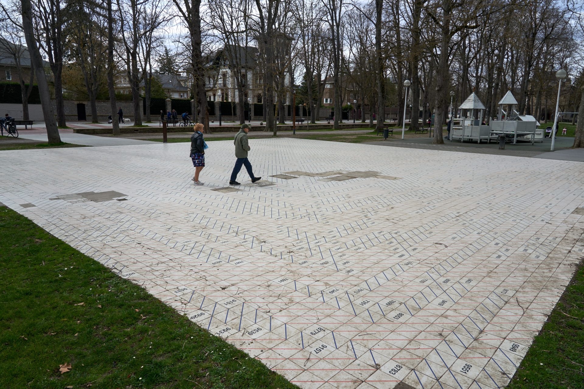 Mosaico de suelo de Esther Ferrer que será trasladado al Artium. EFE/Lino Rico