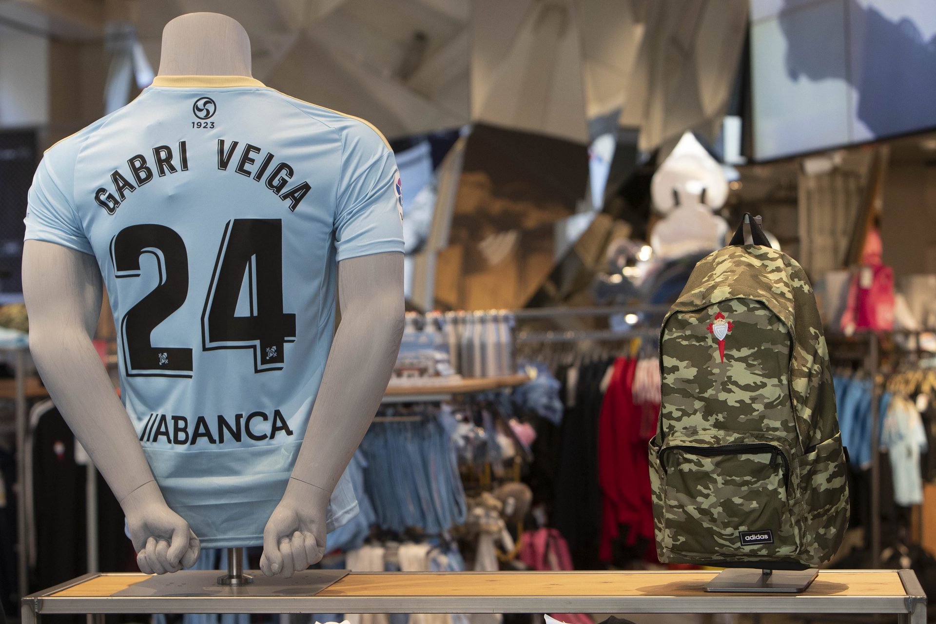 La camiseta de Gabri Veiga en la tienda del club.