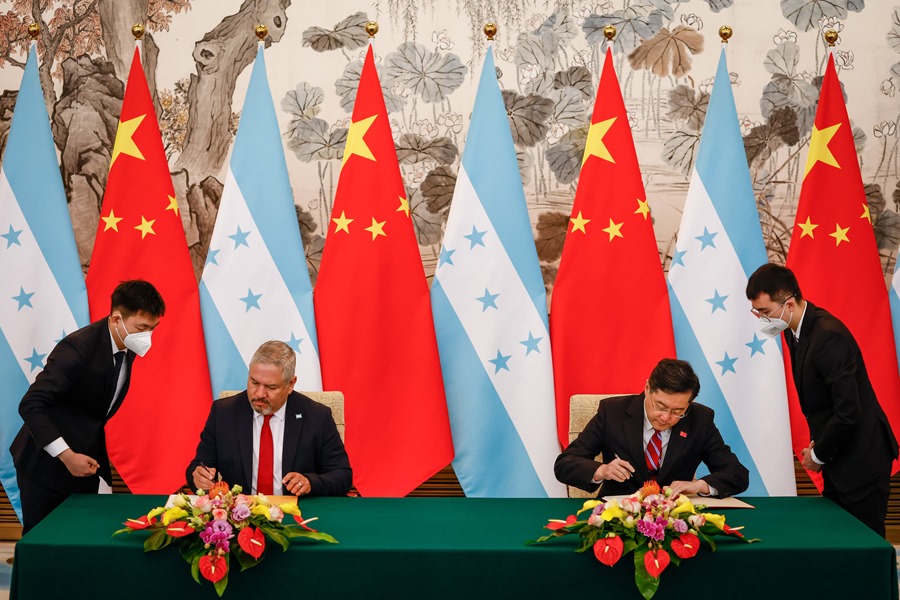 Firma del acuerdo entre China y Honduras