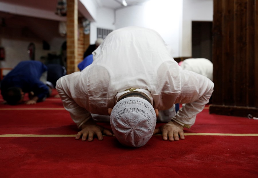 Musulmanes en la mezquita