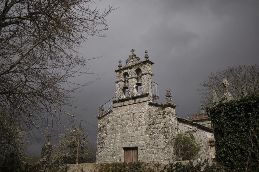  Iglesia de San Estebán de Cangués (O Carballiño), una de las que es administrador el sacerdote acusado de agresiones sexuales a sus sobrinas.