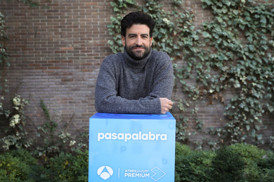 Rafa Castaño, ganador del bote de 2.272.000 euros del concurso de Antena 3 "Pasapalabra", durante la entrevista con EFE.