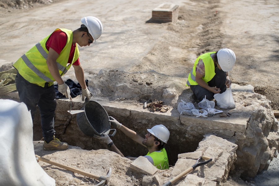 Los arqueólogos han hallados diferentes restos datados entre el siglo XV y el XVIII en la primera fase de las obras de remodelación de la Rambla de Barcelona.