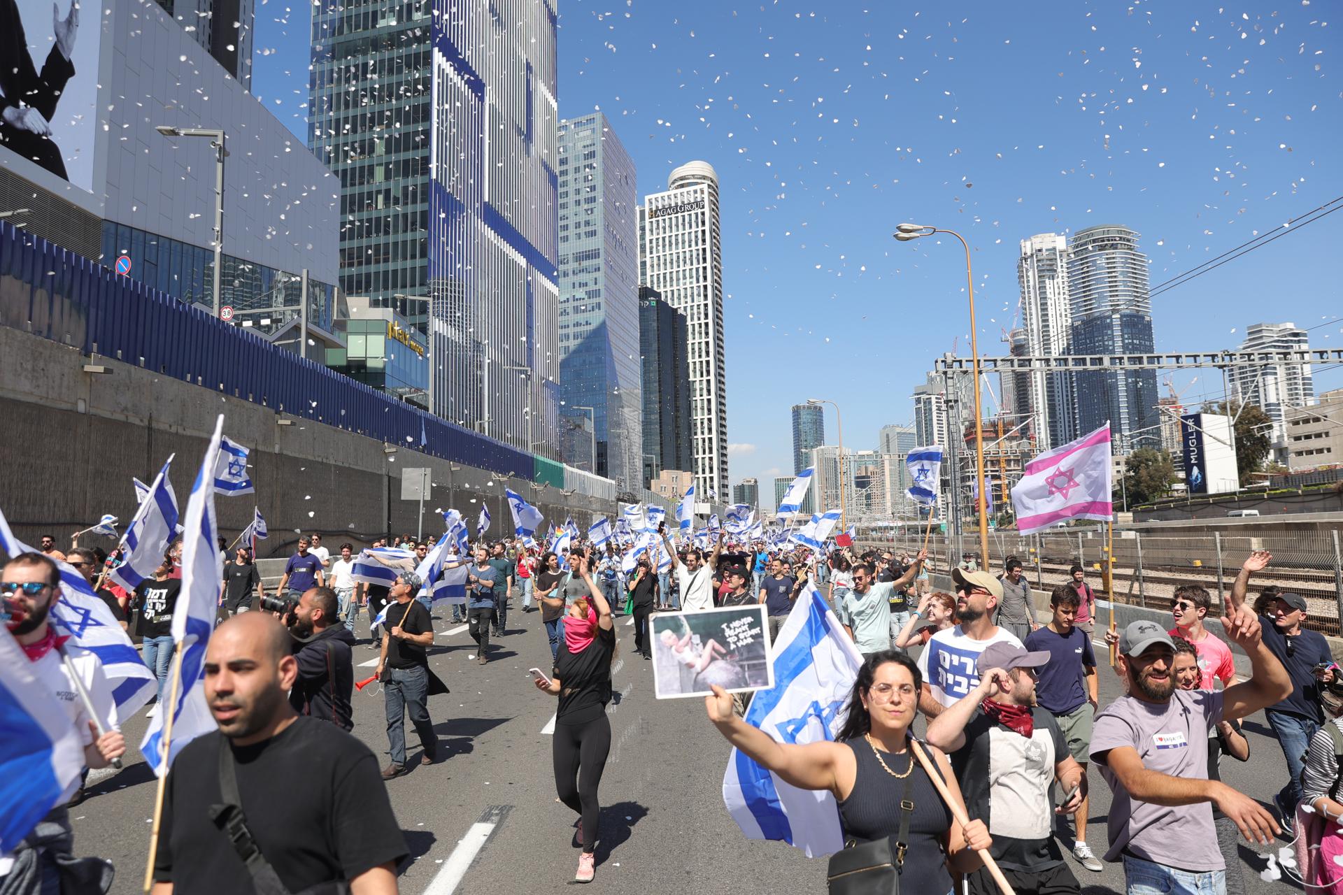 Protesters wave Israeli flags and shout slogans as they walk along Ayalon main highway during a protest against the Israeli government's plan to reform the justice system, in Tel Aviv, Israel, 16 March 2023. EFE/EPA/ABIR SULTAN