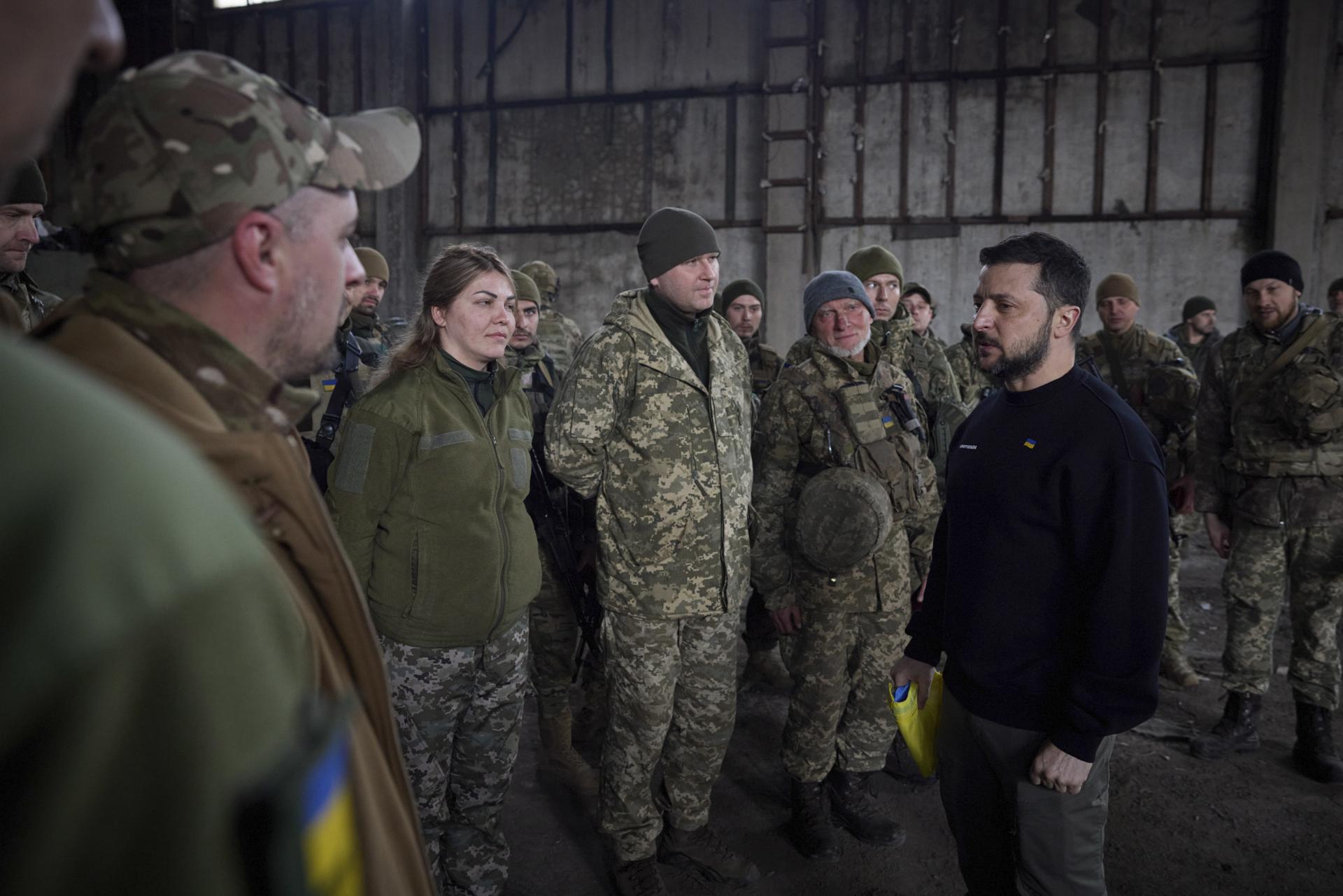 A handout photo made available by the Ukrainian Presidential Press Service shows Ukrainian President Volodymyr Zelensky (R) visiting the advanced positions of the Ukrainian military in the Bakhmut direction, during a working trip to the Donetsk region, at an undisclosed location in Ukraine, 22 March 2023, amid the Russian invasion of the country. EFE/EPA/PRESIDENTIAL PRESS SERVICE