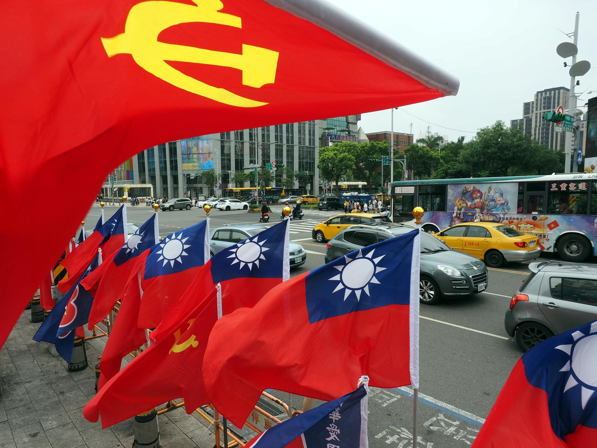 Concentric Patriotism Association, a pro-China group, displays Chinese Communist Party's flag (L) and Taiwan's national flags (R) and slogans supporting Taiwan-China unification in Taipei, Taiwan, 28 April 2019. EFE-EPA/DAVID CHANG/FILE
