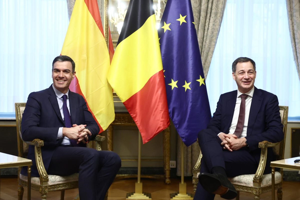 El presidente del Gobierno español, Pedro Sánchez, y el primer ministro belga, Alexander de Croo, este jueves en Bruselas.