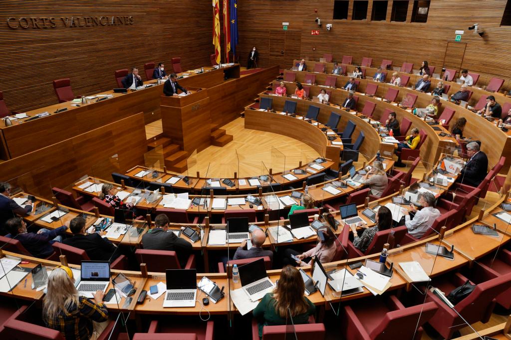 Pleno de Les Corts Valencianes. EFE/Manuel Bruque/Archivo
