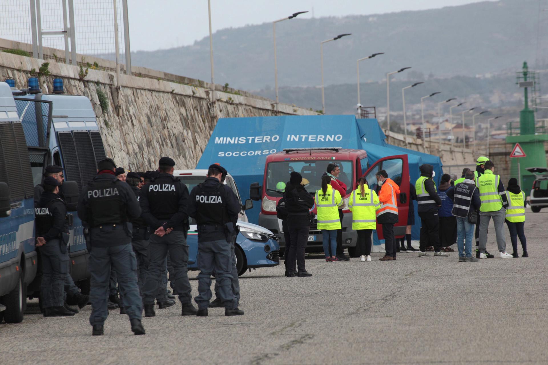 Reggio Calabria, Italy. Italian police attend to illegal migrants rescued in the Mediterranean Sea on March 11, 2023. EFE/EPA/MARCO COSTANTINO