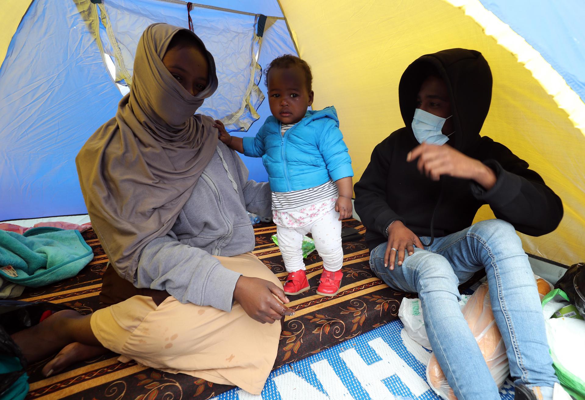 Sub-Saharan African migrants sit in tents outside the headquarters of the International Organization for Migration (IOM) to demand their evacuation to their country of origin in Tunis, Tunisia, 22 March 2023.EFE/EPA/MOHAMED MESSARA
