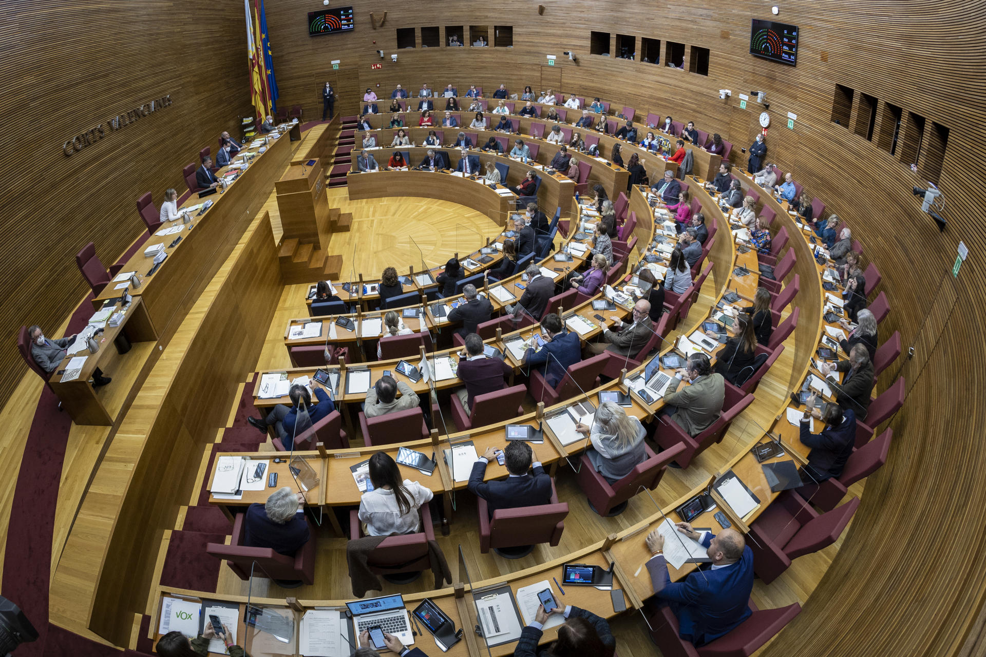 Vista general de uno de los últimos plenos de Les Corts Valencianes en esta legislatura. EFE/Biel Aliño/Archivo