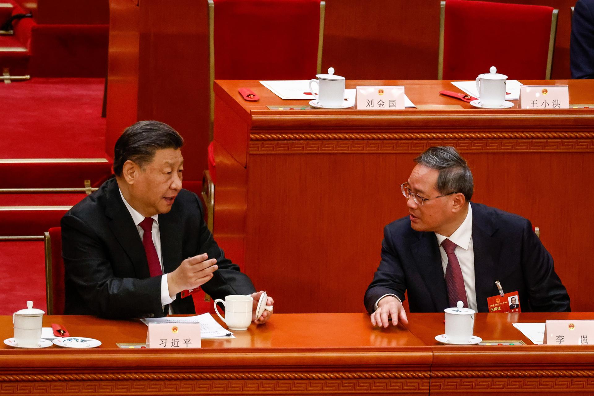 Chinese President Xi Jinping (L) talks to Politburo member Li Qiang during the Third Plenary Session of the National People's Congress (NPC) at the Great Hall of the People, in Beijing, China, 10 March 2023. EFE-EPA/MARK R. CRISTINO/POOL
