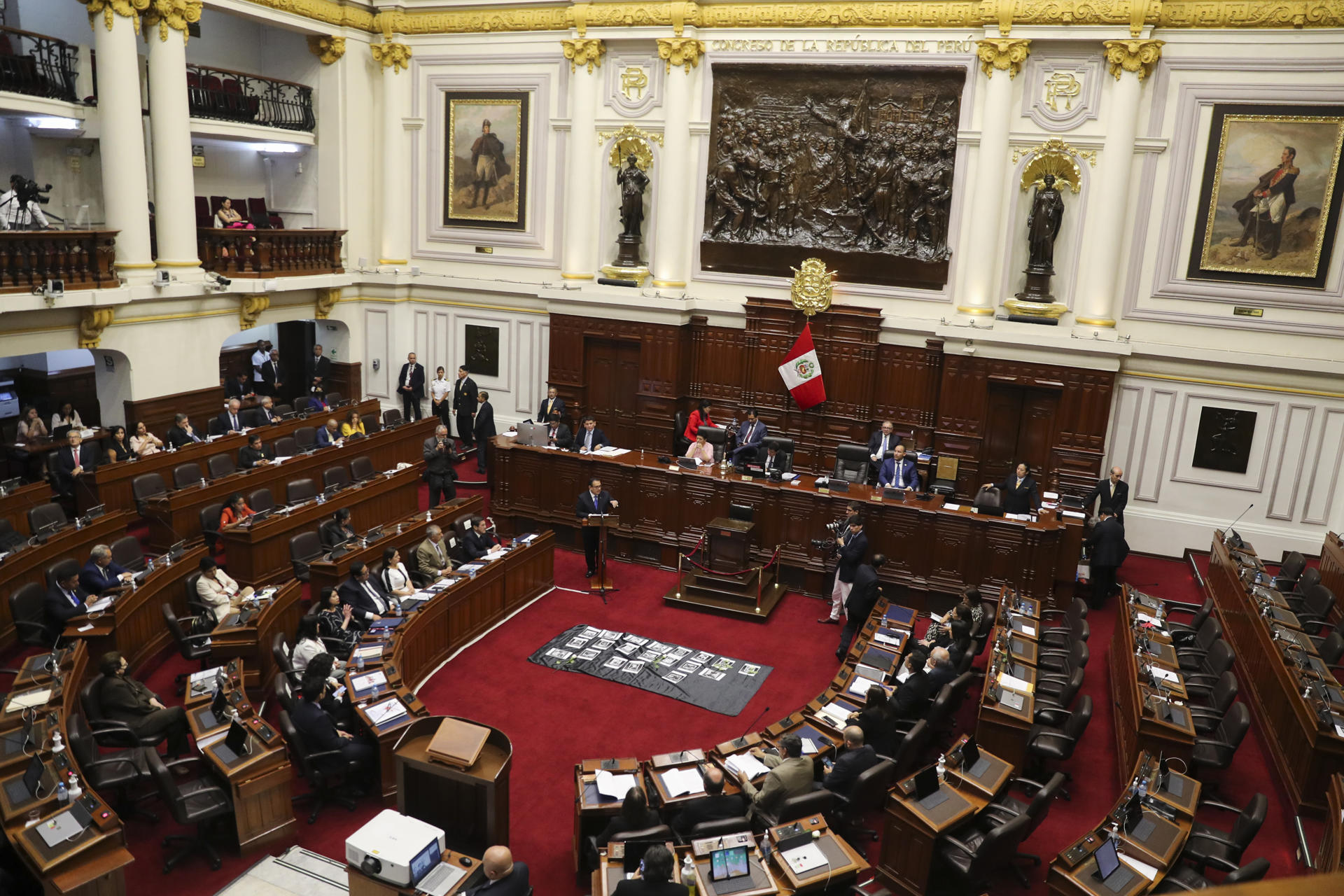 Fotografía de archivo de una sesión del Congreso en Lima (Perú). EFE/Sebastian Castañeda POOL
