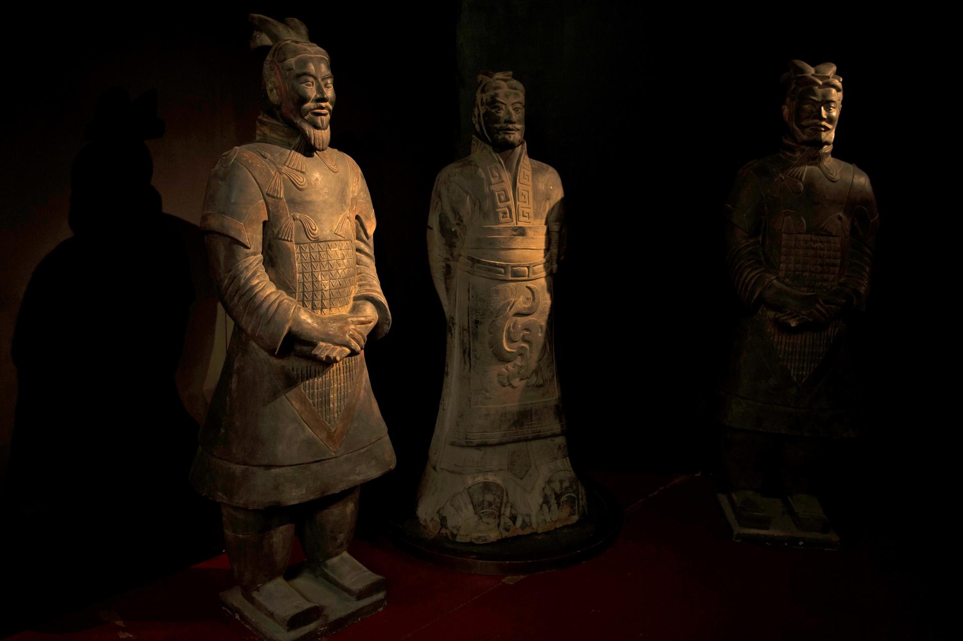 Varias figuras de los guerreros de Xian. EFE/ Pedro Puente Hoyos/Archivo