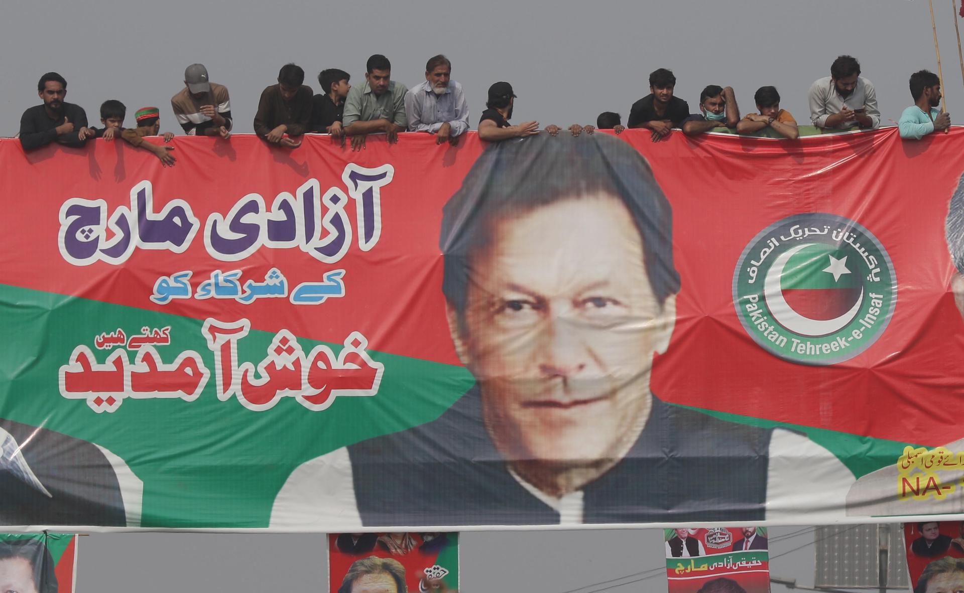 Supporters of Imran Khan, Pakistan's former Prime Minister and head of political party Pakistan Tehreek-e-Insaf (PTI), hold a banner with Khan's face during a protest march towards Islamabad, in Muridke, Pakistan, 30 October 2022. EFE/EPA/FILE/RAHAT DAR 1582