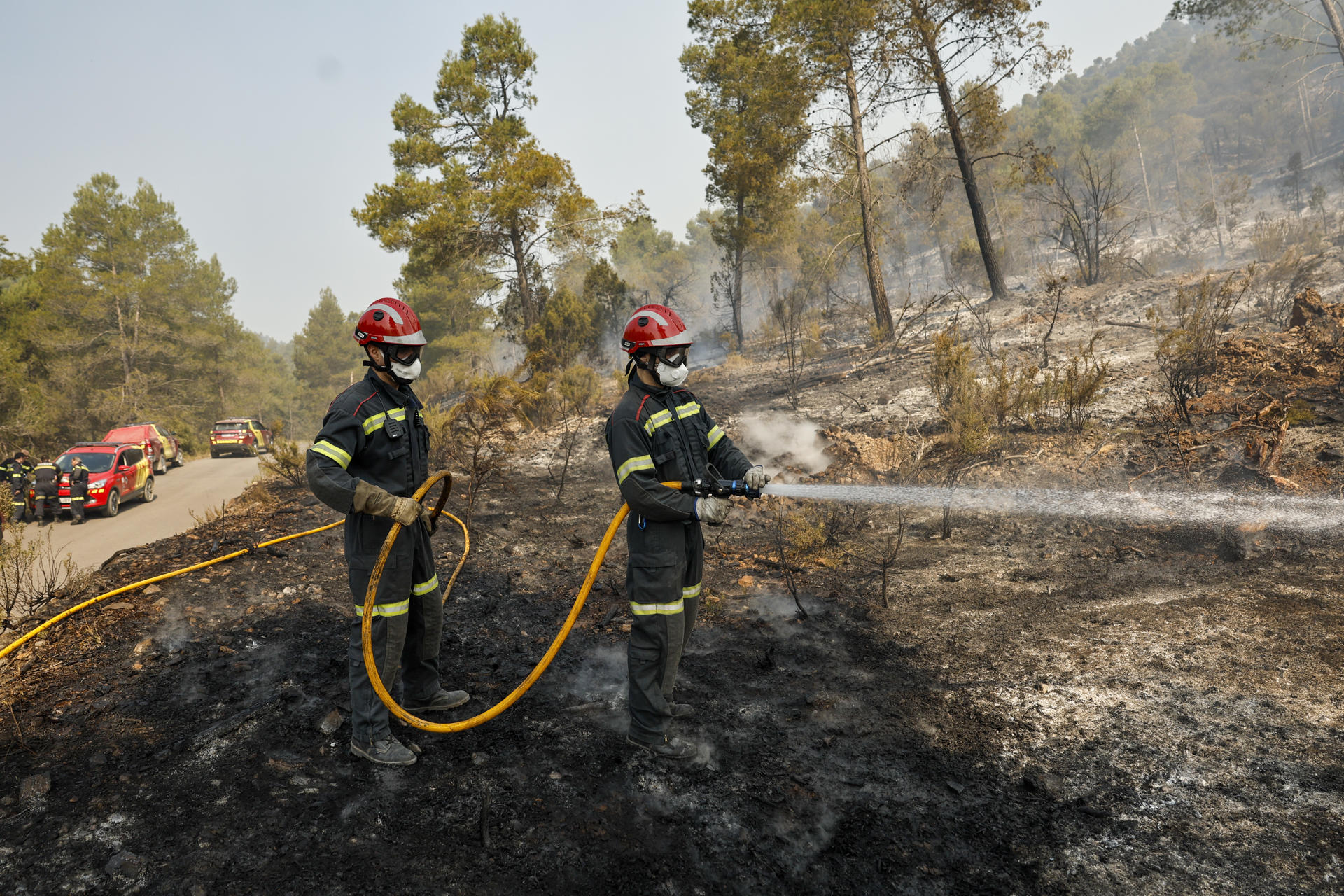 GRAFCVA2538. MONTAN (CASTELLÓN), 28/03/2023.-El incendio forestal del interior de Castellón, iniciado el pasado jueves, ha arrasado hasta ahora 4.600 hectáreas. EFE/ Biel Aliño