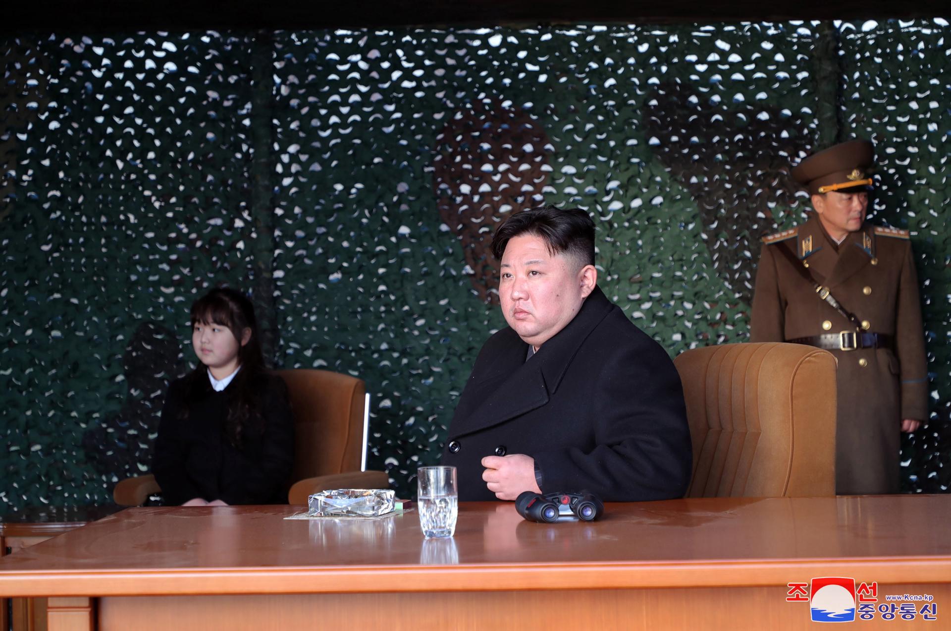 A photo released by the official North Korean Central News Agency (KCNA) shows Supreme Leader Kim Jong Un (C) and his daughter Kim Ju-ae (L) at an artillery drill in an undisclosed location in North Korea, 09 March 2023 (issued 10 March 2023). EFE-EPA/KCNA EDITORIAL USE ONLY