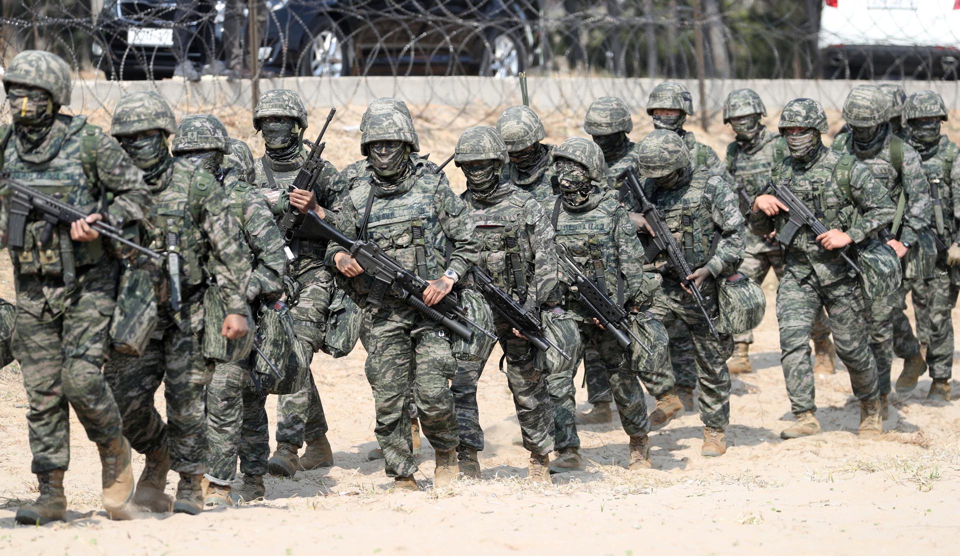 South Korean and US Marines take part in a joint drill at a training range in Pohang, South Korea, 29 March 2023, as part of the ongoing South Korea-US Ssangyong amphibious landing exercise that began on 20 March. EFE-EPA/YONHAP SOUTH KOREA OUT