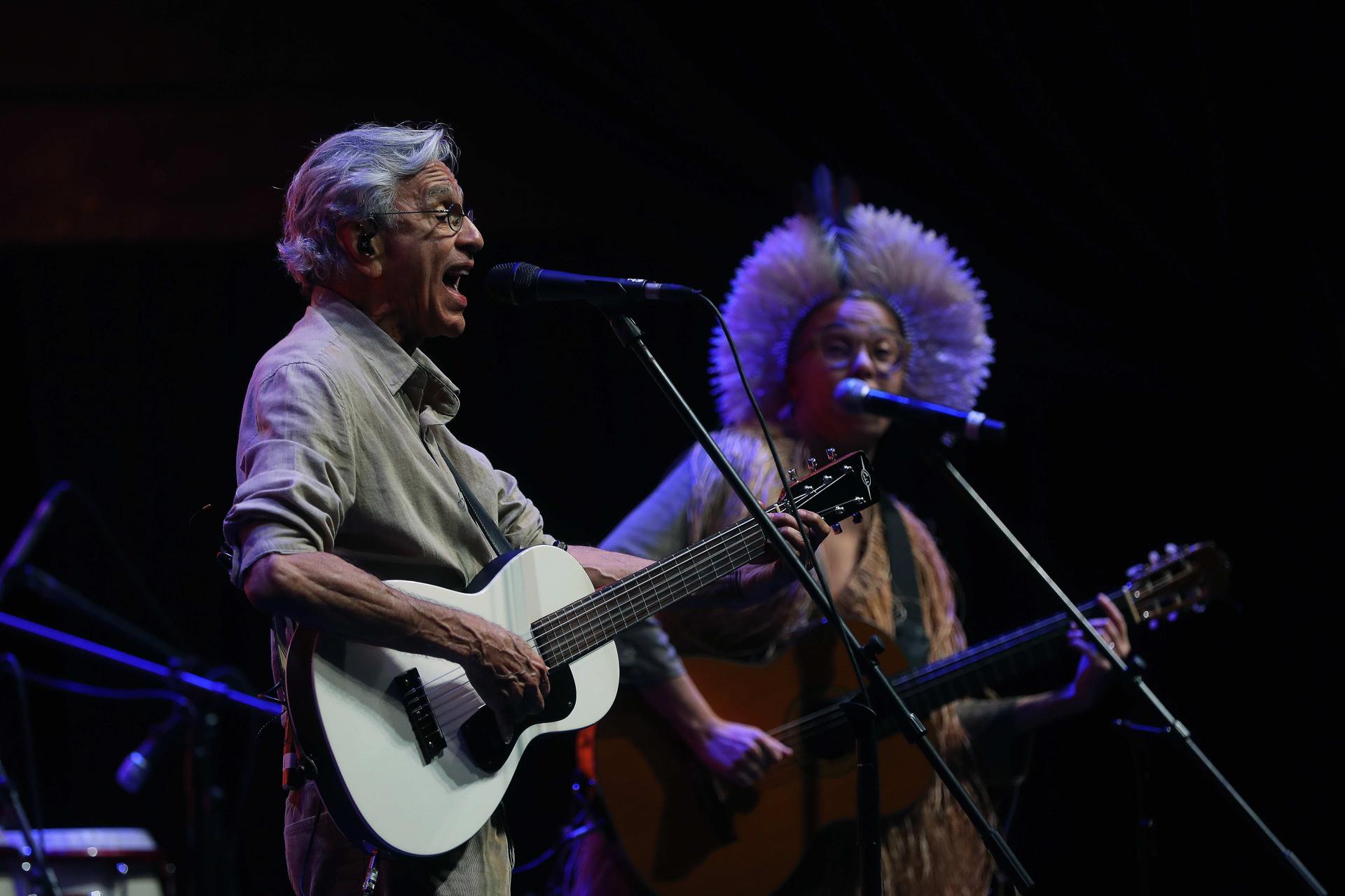 Imagen de archivo de Caetano Veloso durante una actuación. EFE /Marcelo Sayão