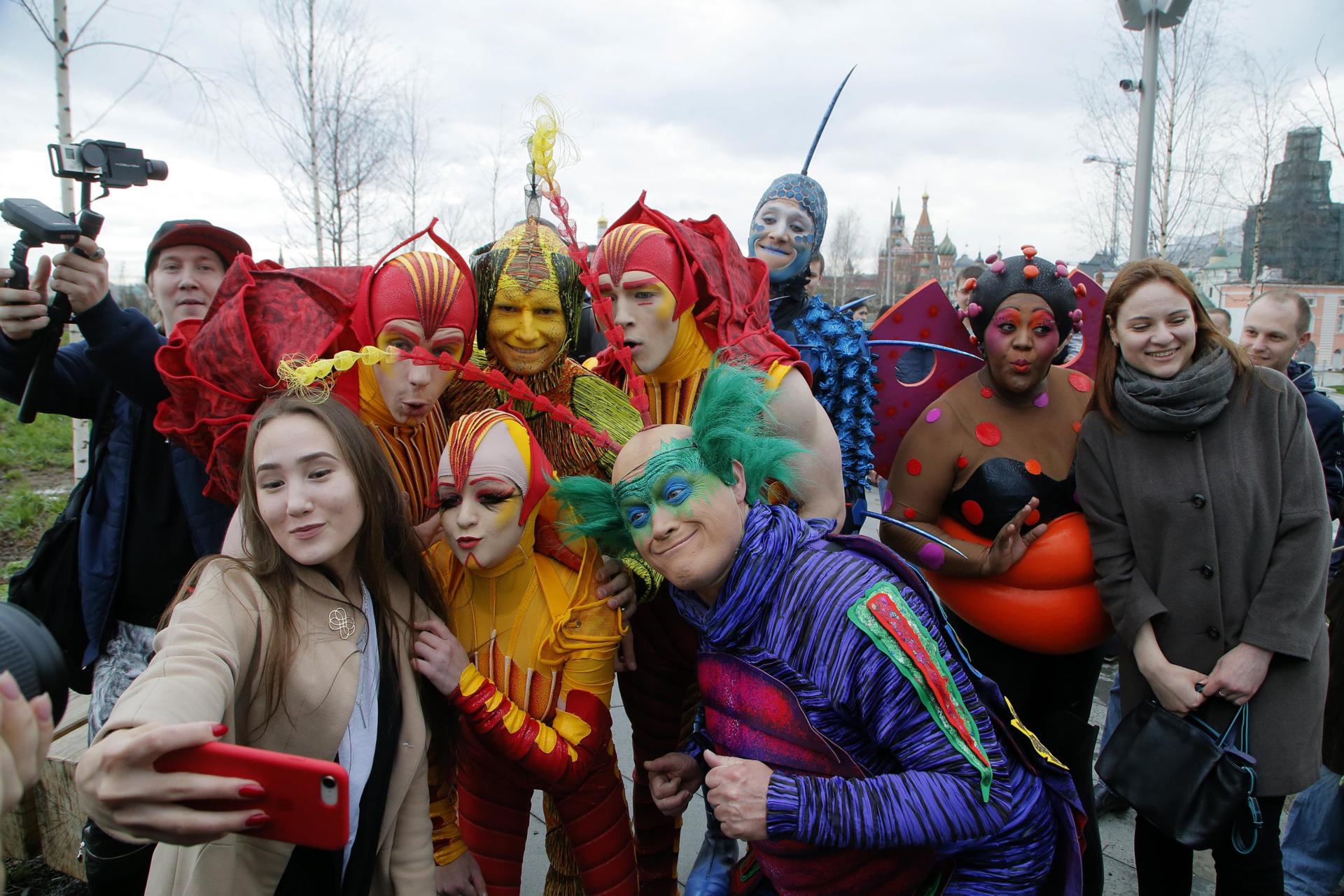 Imagen de archivo de miembros del espectáculo "Ovo" del Circo del Sol en Moscú (Rusia). EFE/Maxim Shipenkov