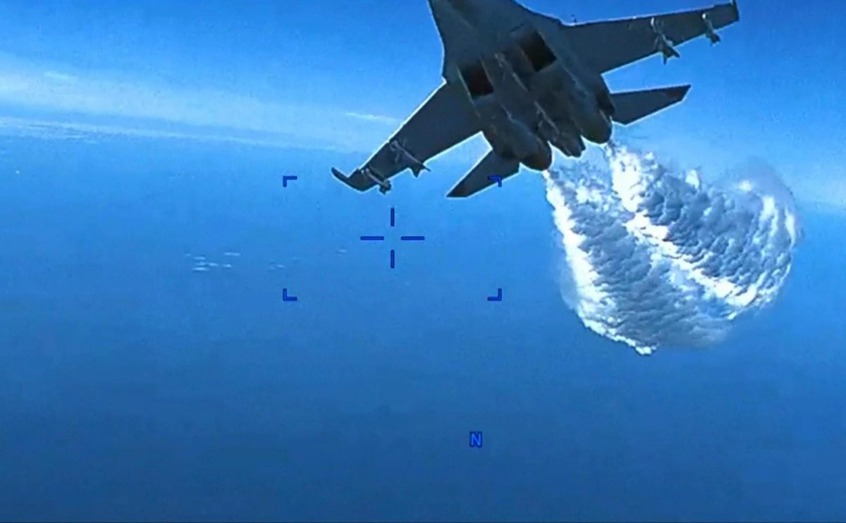 Imagen captada por EEUU del incidente de un caza ruso y un dron estadounidense. EFE/EPA/US Air Force video