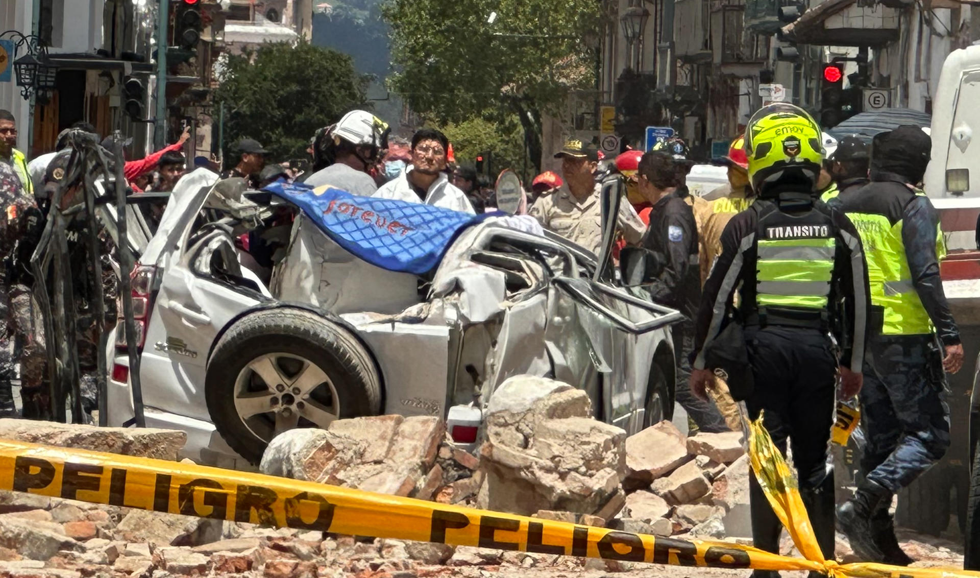 El presidente de Ecuador declara el estado de excepción en 14 provincias por los efectos del sismo
