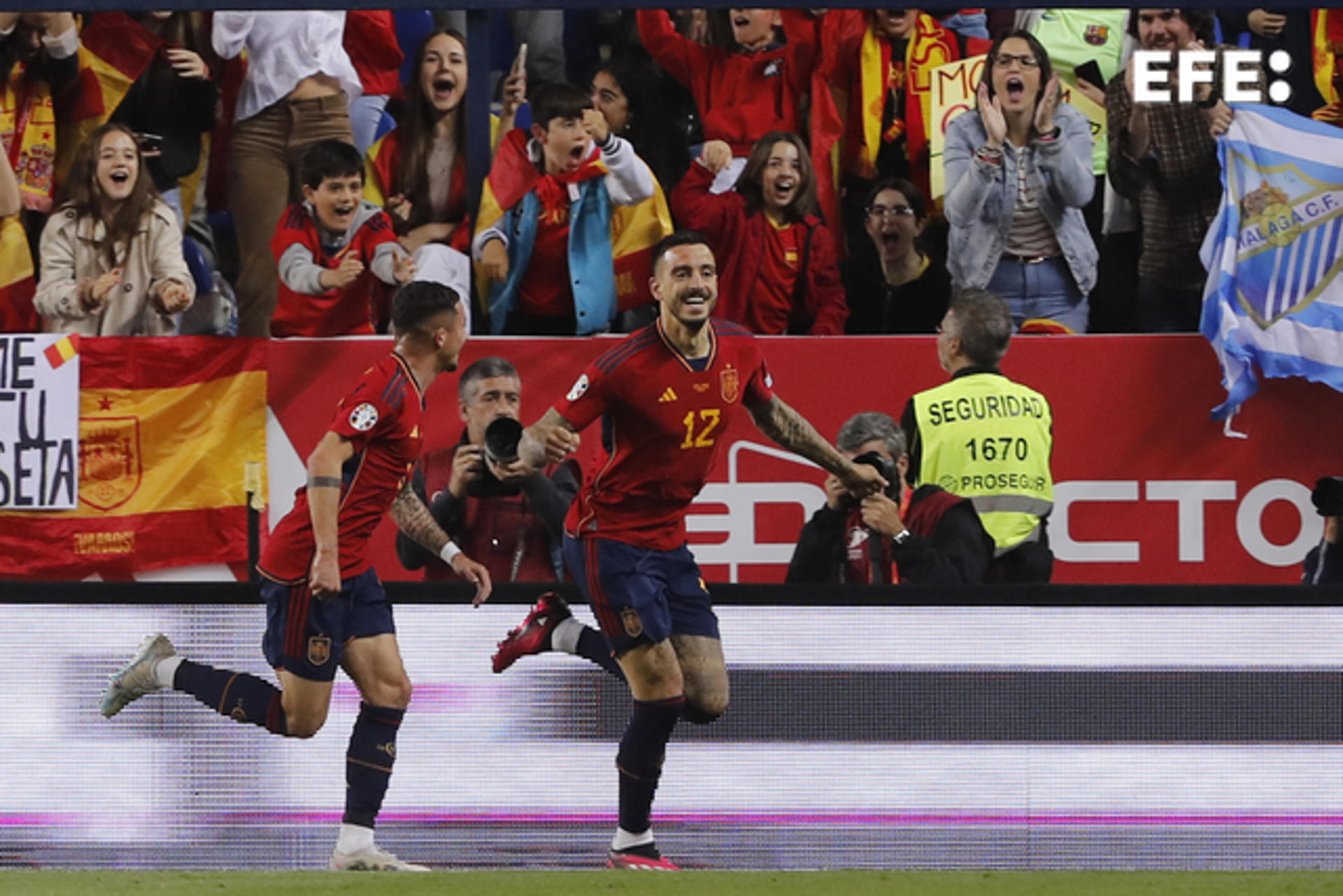 Spain's Joselu (R) celebrates after scoring against Norway during the Euro 2024 qualifier at La Rosaleda in Malaga, Spain, on March 2023. EFE/Jorge Zapata
