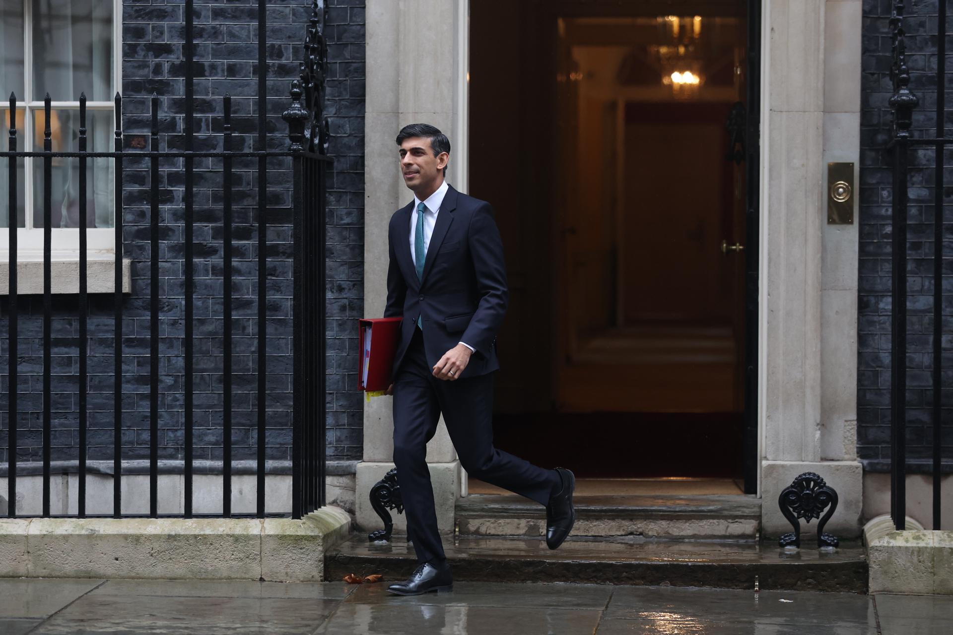 British Prime Minister Rishi Sunak departs his official residence at 10 Downing Street to appear at Prime Minister's Questions (PMQs) at Parliament in London, Britain, 08 March 2023. EFE/EPA/ISABEL INFANTES