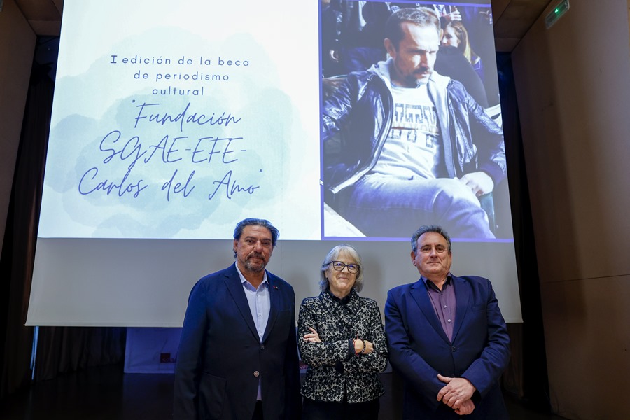 The president of the EFE Agency, Gabriela Cañas (c), together with the president of the SGAE, Antonio Onetti (i), and the president of the SGAE Foundation, Juan José Solana (d).