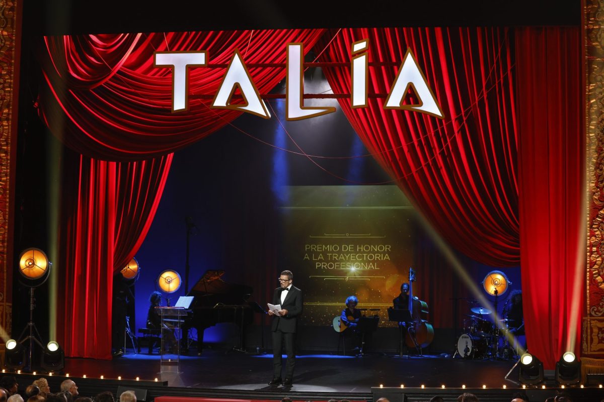 El actor Antonio Banderas antes de entregar el "Premio de Honor" durante la I edición de los Premios Talía , celebrada esta pasada noche en Madrid.