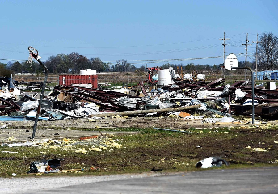 Destrozos en una localidad de Misisipi por los tornados