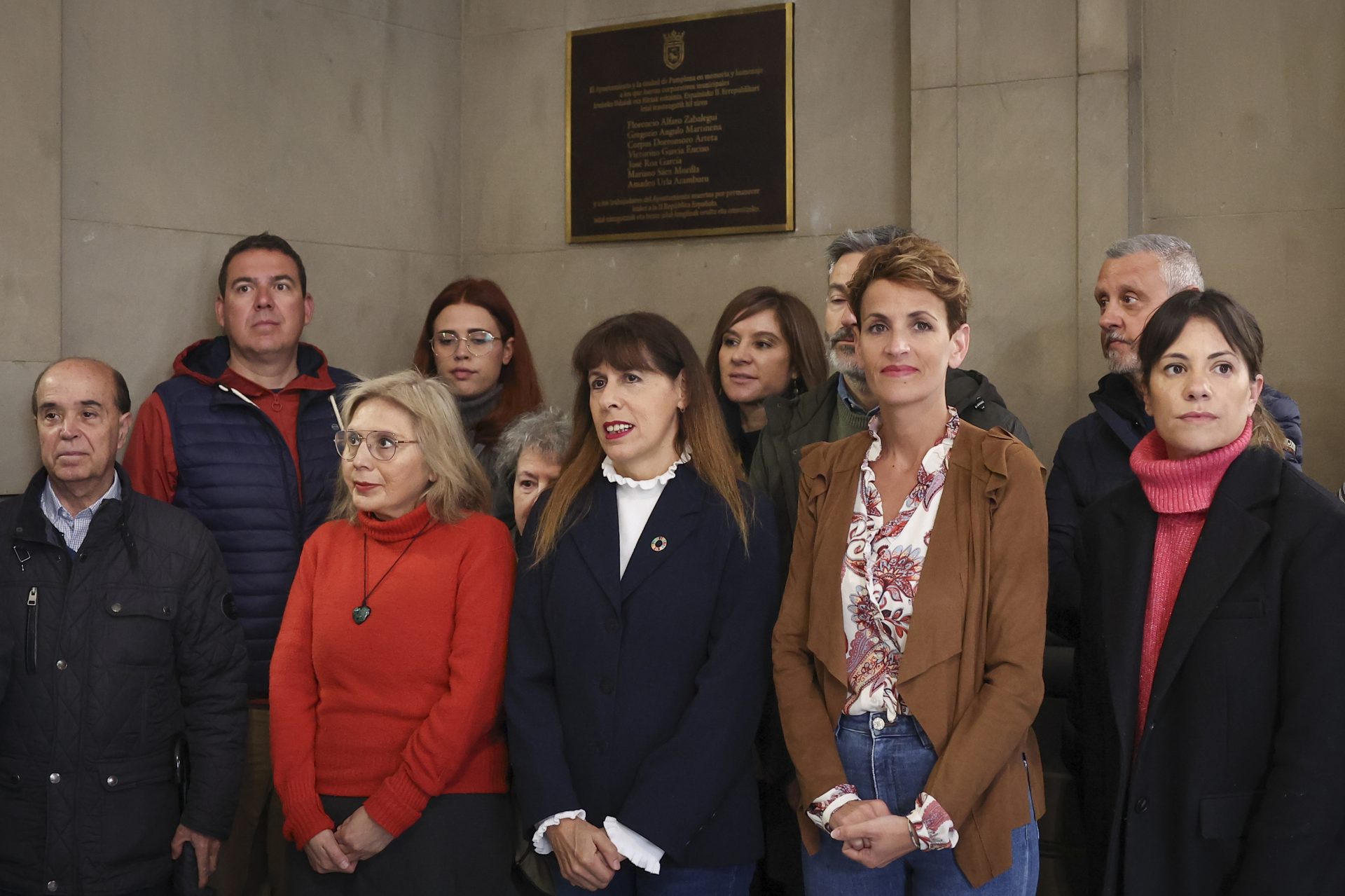 La secretaria general del PSN, María Chivite, ha encabezado en el aniversario de la II República el homenaje de socialistas y UGT a los concejales pamploneses represaliados en 1936
