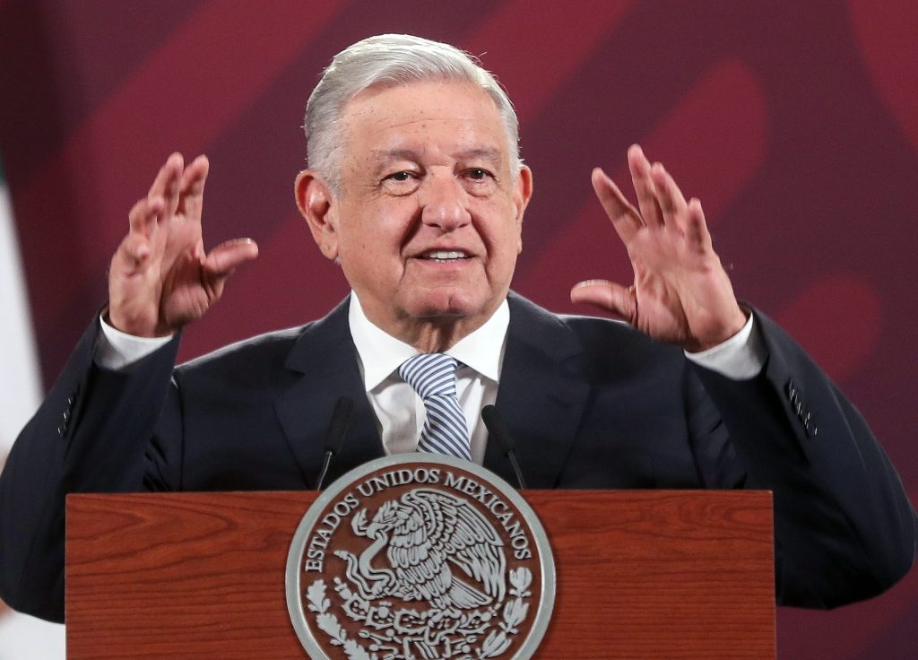 El presidente de México, Andrés Manuel López Obrador, participa hoy, durante su conferencia de prensa matutina en Palacio Nacional de la Ciudad de México (México). EFE/Isaac Esquivel