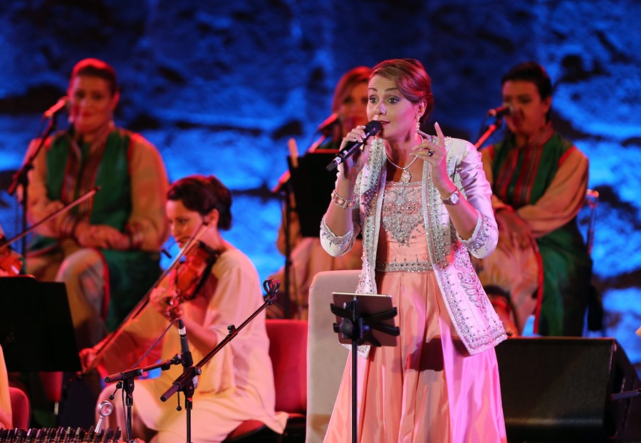 Imagen de archivo de una actuación de la cantante argelina Lila Borsali.