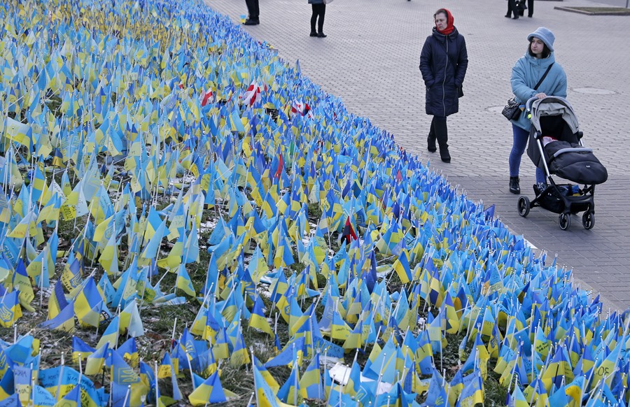 Banderas de Ucrania en homenaje a los soldados fallecidos