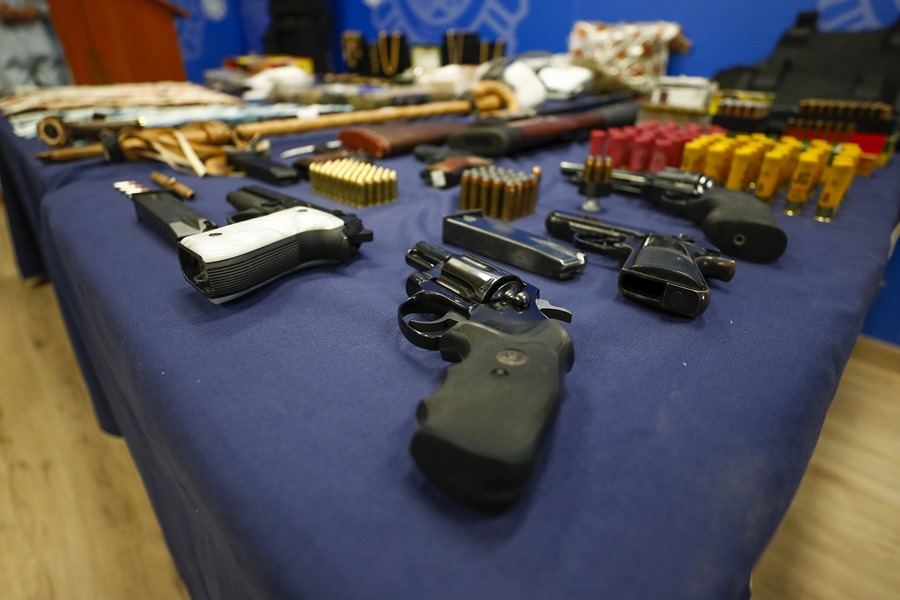 Armas incautadas en la reciente operación policial contra la venta droga en el poblado madrileño de la Cañada Real.