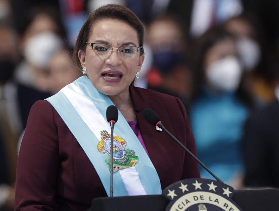 Presidenta hondureña anuncia una “dura” intervención de cárceles tras motines