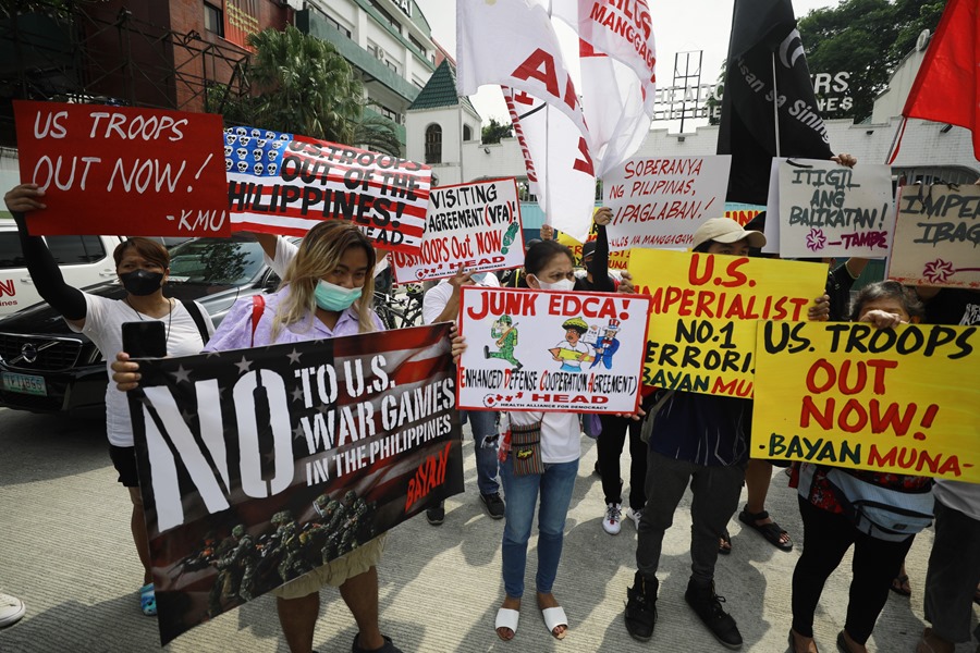 Protesta en Quezón contra el inicio de maniobras militares entre Estados Unidos y Filipinas, este 11 de abril.