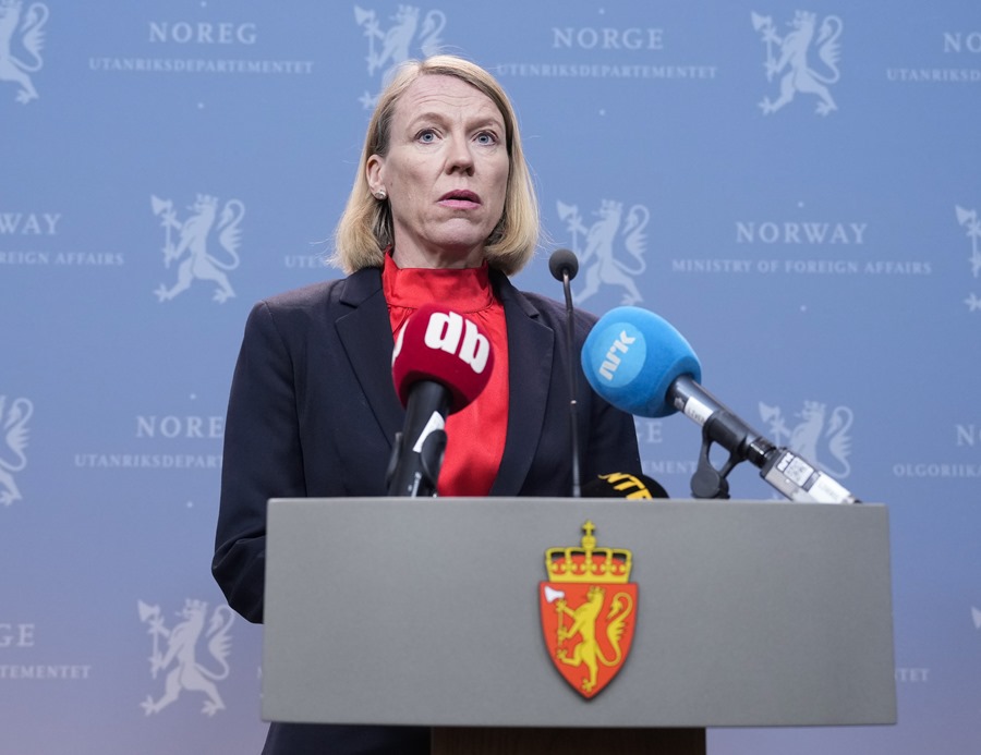 La ministra de Relaciones Exteriores de Noruega, Anniken Huitfeldt, en una conferencia de prensa en el Ministerio de Relaciones Exteriores en Oslo, este jueves 13 de abril
