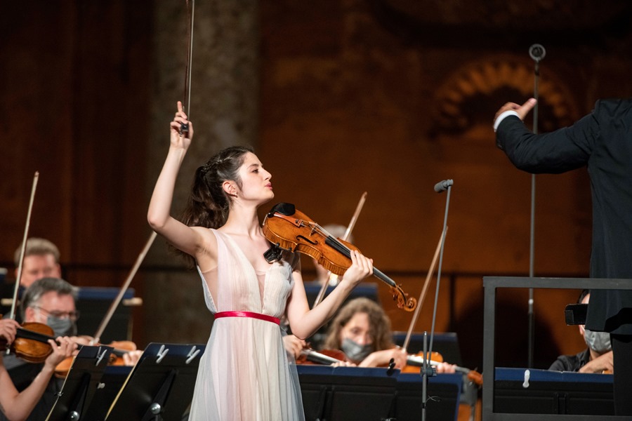 La violinista granadina de 20 años María Dueñas ha sido galardonada con el Premio Princesa de Girona a las Artes y las Letras 2023