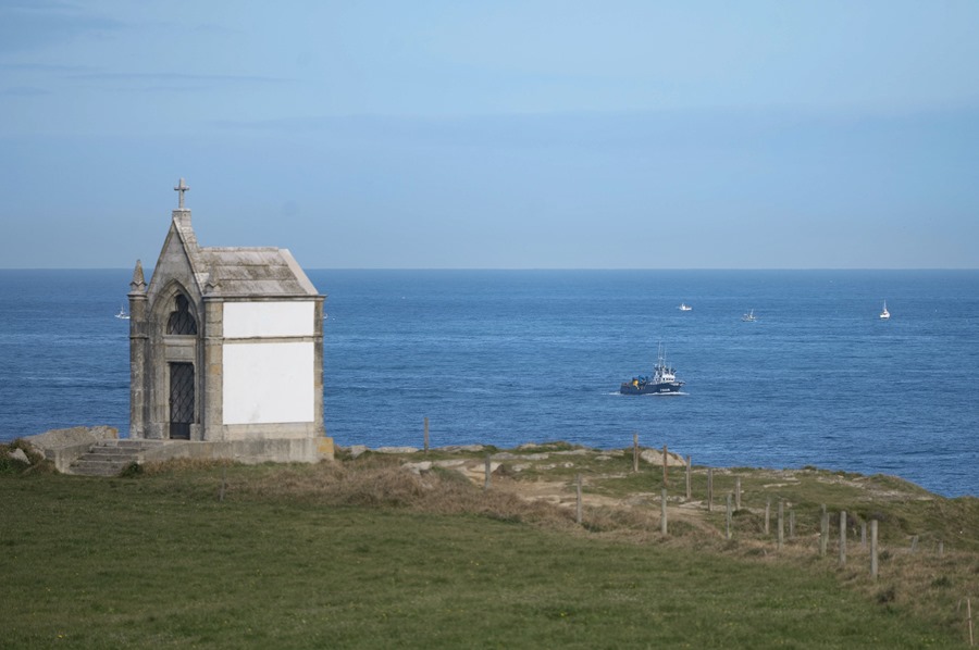 Dos muertos y un desaparecido en el naufragio de un pesquero frente a la costa de Santander