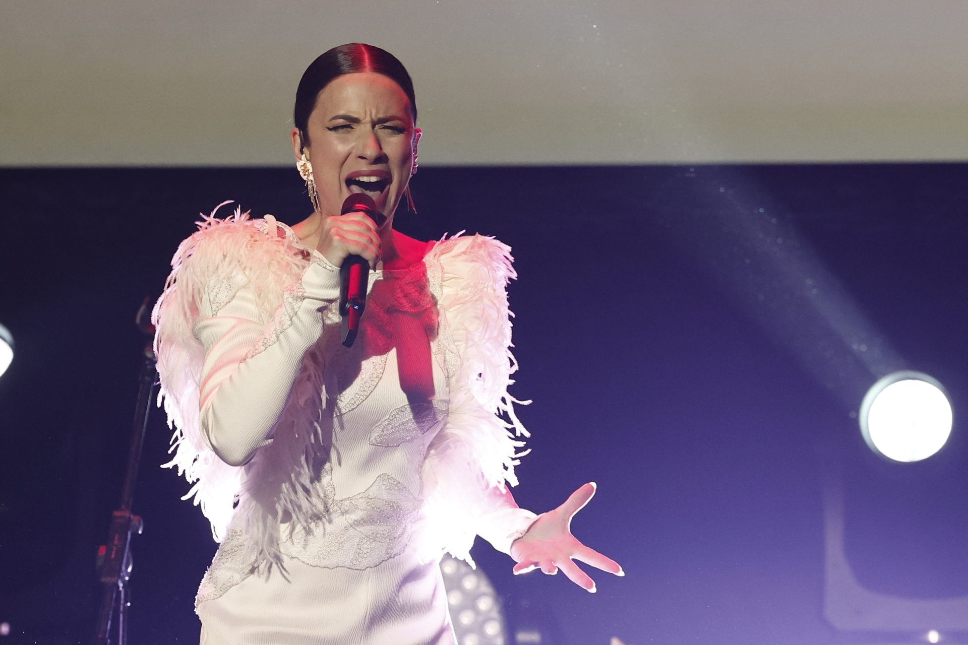 Blanca Paloma calienta las alas para Eurovisión en su despedida de España