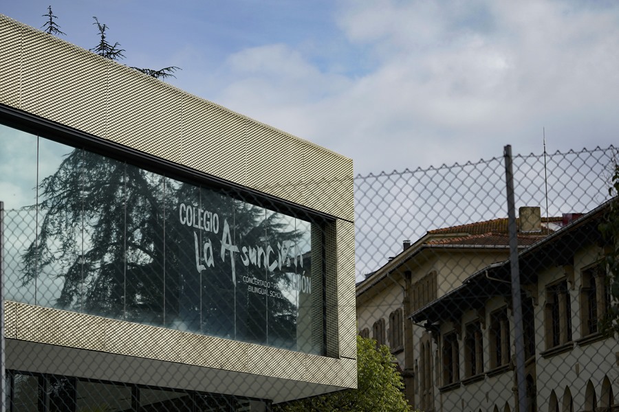  Vista del centro educativo La Asunción, donde estudiaba la joven de 20 años cuyo cadáver fue hallado al pie del cerro Santa Catalina de Gijón.