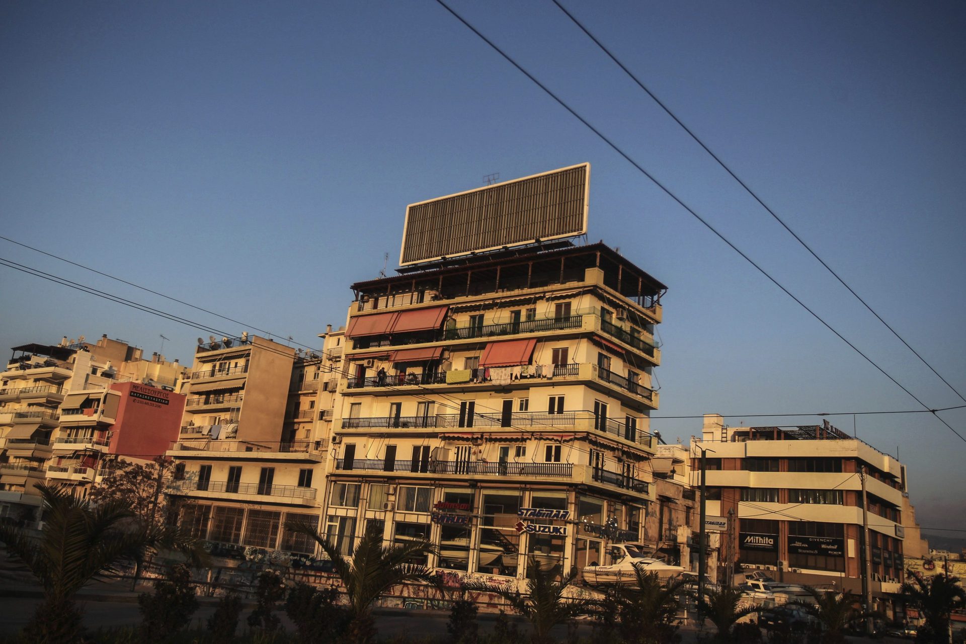 Vista de un edificio de apartamentos en la ciudad de Atenas.