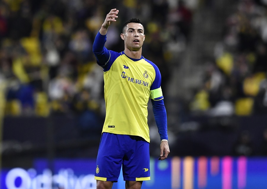 El jugador portugués de Al Nassr, Cristiano Ronaldo, de quien han pedido la deportación por agarrarse los genitales ante el público.