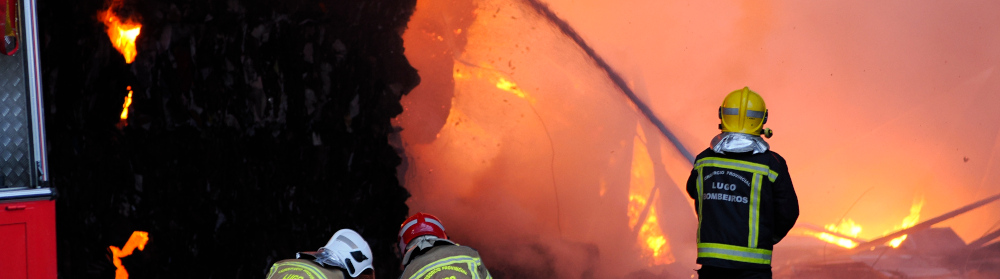 Bomberos de emergencias de Lugo en un incendio