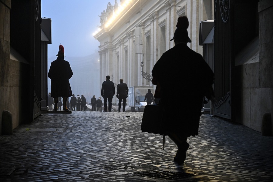 Miembros de la Guardia suiza antes del funeral  del Papa emérito Benedicto XVI en la Ciudad del Vaticano, el pasado 5 de enero. 