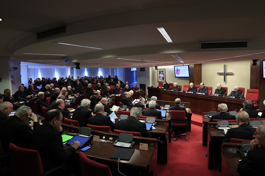 Vista general de la sesión inaugural de la 121º Asamblea Plenaria de los obispos españoles celebrada en Madrid, este lunes. 