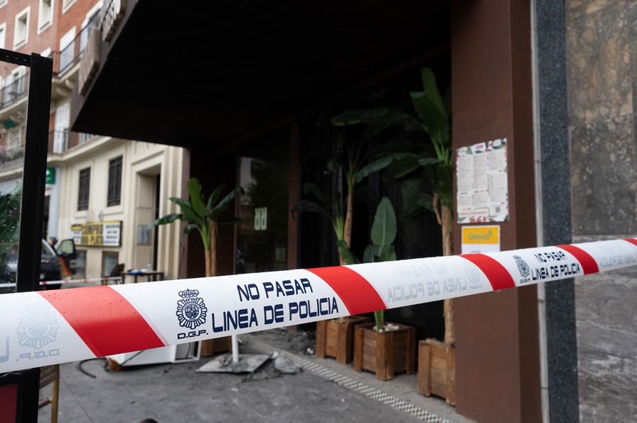 Exterior del restaurante donde anoche se produjo un incendio en el que murieron dos personas en la glorieta de Manuel Becerra en Madrid