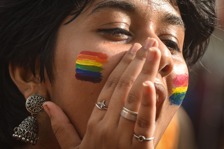Una manifestante en una concentración en la India por el día del Orgullo Gay.